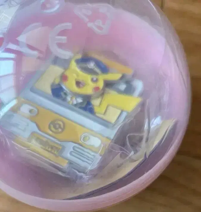 釜山ポケモンポップアップランダムムービングバッジピカチュウ